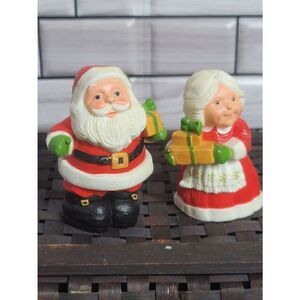 Vintage Hallmark Santa and Mrs. Claus Salt and Pepper Shakers #A49